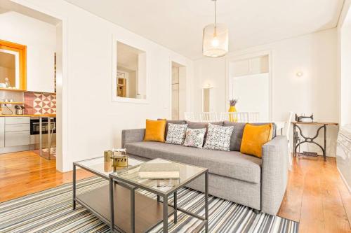 SUNNY Bica - Downtown Large Apartment, Lisbon