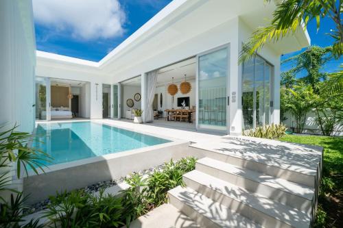 Tropical Brand New 4BR Pool Villa Mina, just 5 min Drive from Naiharn