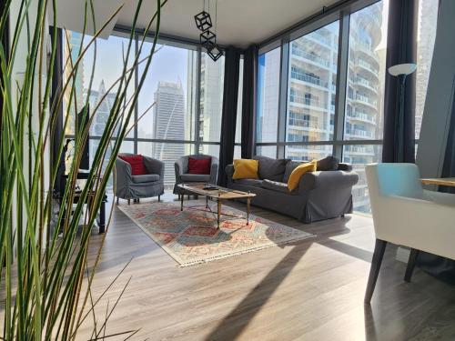 La Buena Vida Holiday Homes - Luxe 1BD, boutique apt full lakeview 1m to Metro, Lake & Almas Tower, Dubaj (fotografie 2)