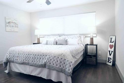 Luxurway Renovated Private Home 4bedroom 3bath Luxurway Renovated Private Home 4bedroom 3bath