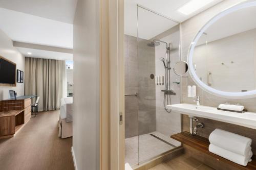 room detail thumbnail 2