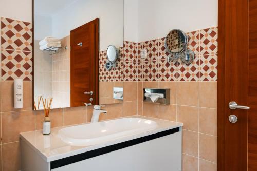 Hotel Lovec - Tap to explore photos