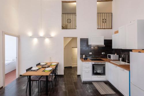 JOIVY Excellent 2-bed flat in Genoa's Old Town, Janov (fotografie 9)