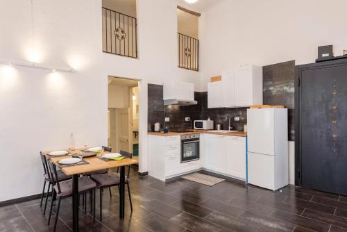 JOIVY Excellent 2-bed flat in Genoa's Old Town, Janov (fotografie 2)
