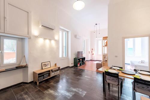 JOIVY Excellent 2-bed flat in Genoa's Old Town, Janov (fotografie 8)