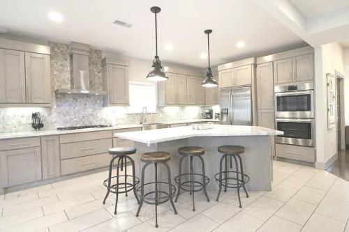 Luxurway Renovated Private Home 4bedrooms 3baths Luxurway Renovated Private Home 4bedrooms 3baths