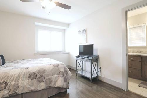 Luxurway Renovated Private Home 4bedrooms 3baths Luxurway Renovated Private Home 4bedrooms 3baths