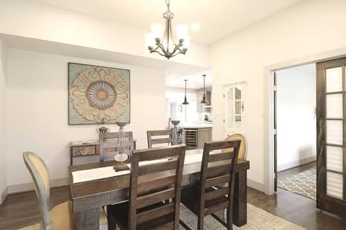 Luxurway Renovated Private Home 4bedrooms 3baths Luxurway Renovated Private Home 4bedrooms 3baths