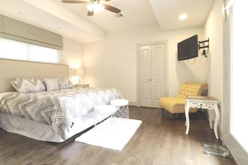 Luxurway Renovated Private Home 4bedrooms 3baths Luxurway Renovated Private Home 4bedrooms 3baths