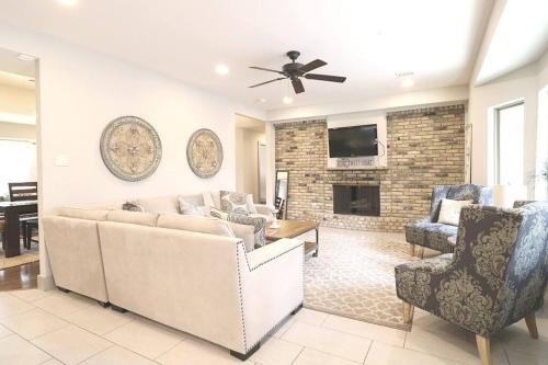 Luxurway Renovated Private Home 4bedrooms 3baths Luxurway Renovated Private Home 4bedrooms 3baths