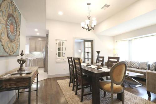 Luxurway Renovated Private Home 4bedrooms 3baths Luxurway Renovated Private Home 4bedrooms 3baths