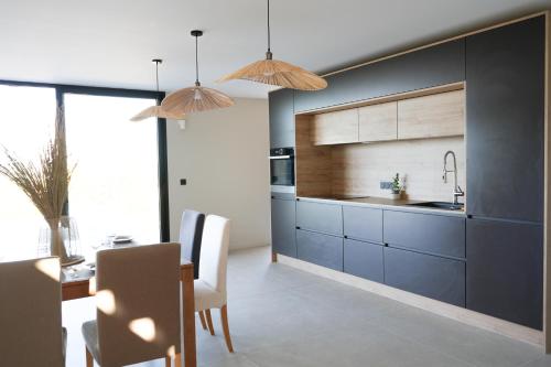 Maison d'architecte vue panoramique piscine miroir in 奧爾尼亞克拉旺