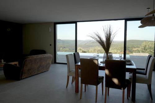 Maison d'architecte vue panoramique piscine miroir in 奧爾尼亞克拉旺