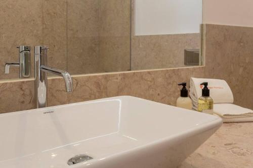 Chiado Apartment - Holiday Rental in Lisbon - image 7
