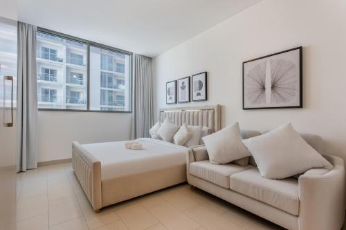 STAY BY LATINEM Luxury 2BR Holiday Home CVR B1705 near Burj Khalifa, Dubai (Foto 7)