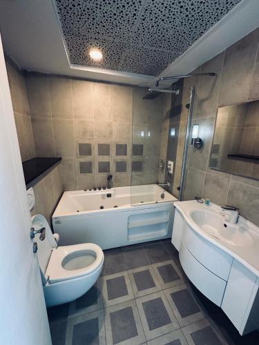 Margalla Facing Corner 2 Bedroom Suite in Centaurus - image 5