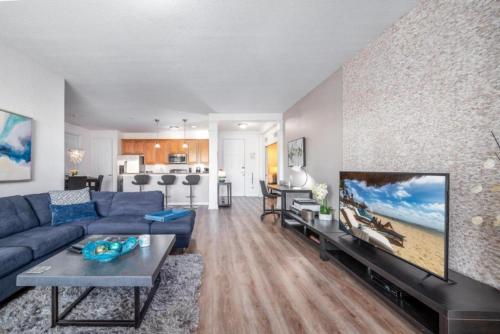 Stylish Vista Cay Luxury Diamond Next to Pool Near all theme Parks and walk to the Convention Center, Orlando