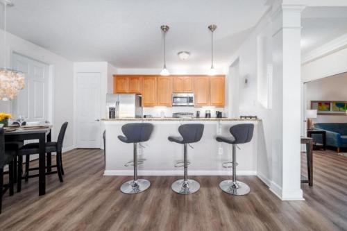Stylish Vista Cay Luxury Diamond Next to Pool Near all theme Parks and walk to the Convention Center in Orlando, USA