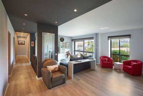 Central Holiday Home - image 14