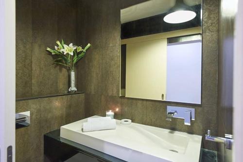 Central Holiday Home - image 10