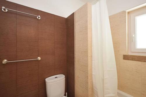 Central Oasis Apartment - image 7