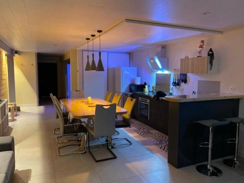 Konyha, Le Grand Charlyse, de 1 à 10 personnes (Le Grand Charlyse, de 1 a 10 personnes) in Stotzheim