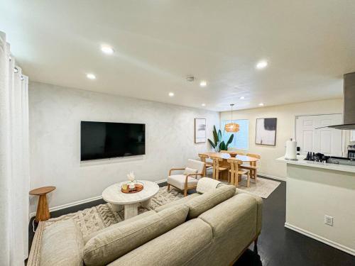Bohemian Dream- 2BR, Retreat Near Hollywood -BR6 in Los Angeles, USA