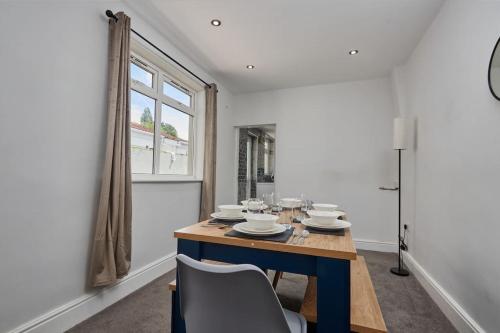 Spacious House In Stockton - Street Parking