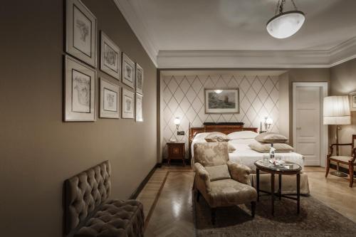 Deluxe Double or Twin Room image 3