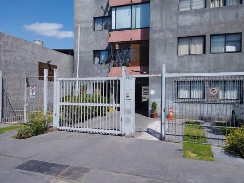 deprtamento condominio centrico con estacionamiento