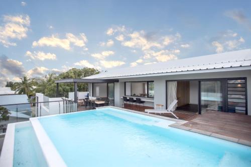 Luxury Penthouse River Mouth Views & Pools