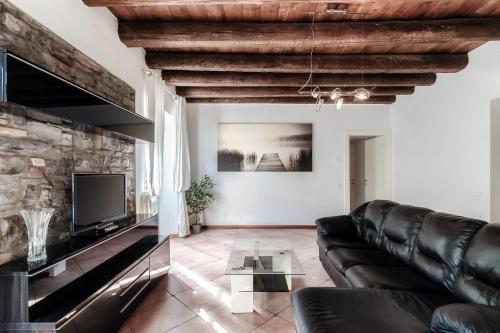 Cielo Apartment by Quokka 360 - Nestled in Como Old Town - image 2