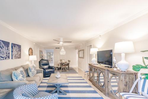 1055-206 High-Rise Luxury 75 Yards From the Shore in Sarasota, USA