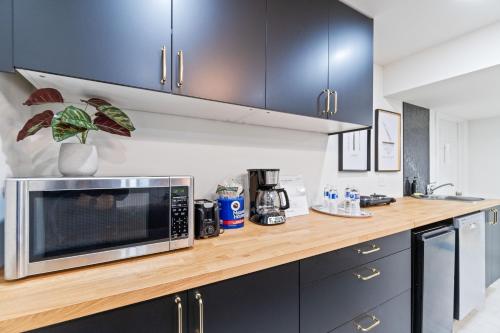 ห้องครัว, Cozy and Private Basement Suite with All Amenities in คาร์ลตัน เพลซ (ออนตาริโอ)