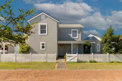Three-Bedroom House image 10
