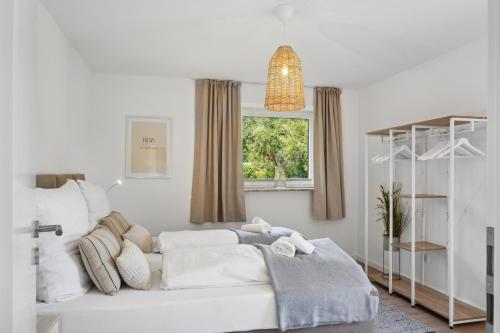2 bedrooms, 5 beds