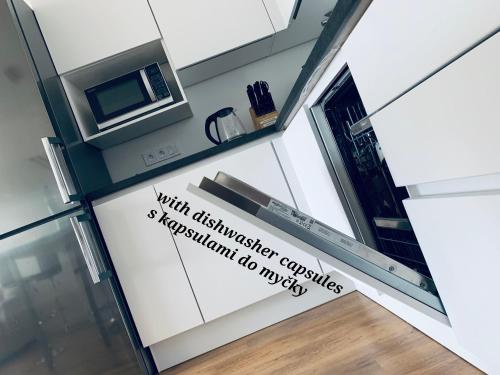 One-Bedroom Apartment image 4