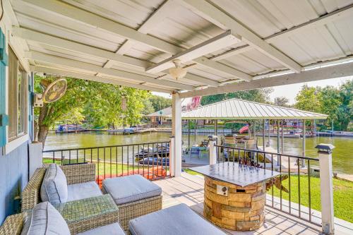 Lake Granbury Home with Shared Dock and Kayaks! in Granbury, Vereinigte Staaten von Amerika