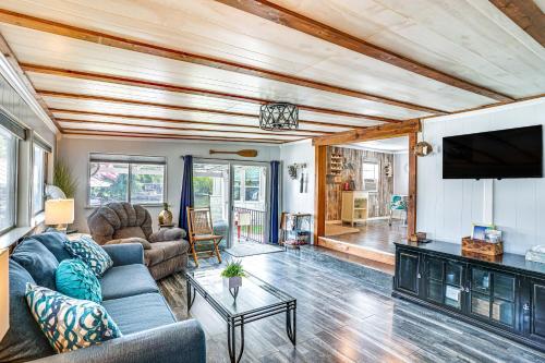Lake Granbury Home with Shared Dock and Kayaks! in Granbury, USA