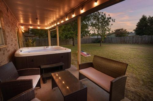 Hill Country Haven - Hot Tub & Game Room in Fredericksburg, USA