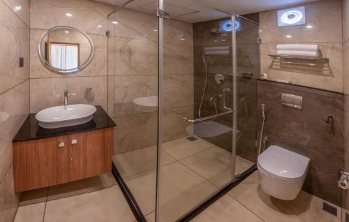 Junior Suite with Balcony image 2