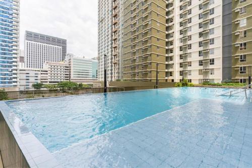 Furnished Studio in Avida Towers Riala, Cebu IT Park with Pool View, WiFi, Netflix and More
