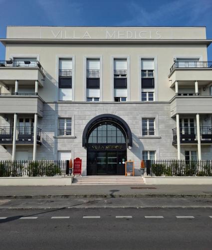Villa Médicis Versailles Saint-Cyr-l'Ecole 1
