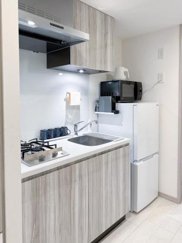 Triphome Higahsi Shinjuku Brand New - image 5