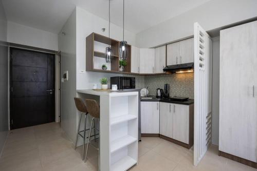 Furnished Studio in Central Cebu Avida Towers Riala, Cebu IT Park with Pool View, WiFi, Netflix and More