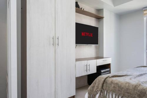 Furnished Studio in Central Cebu Avida Towers Riala, Cebu IT Park with Pool View, WiFi, Netflix and More