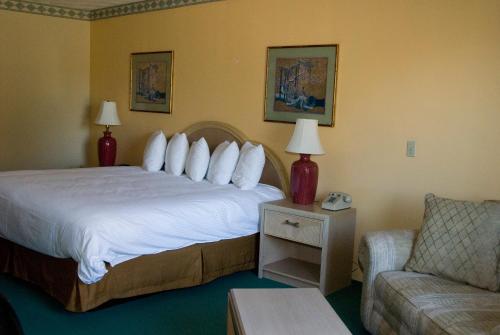 The Pell, Part of JdV by Hyatt