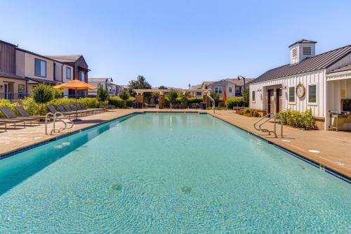 Quiet Simi Valley Home with Patio and Pool Access! in Simi Valley, USA