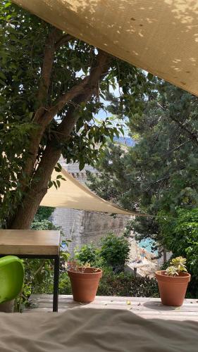 Exclusif - Urban Cabin vue mer les pieds dans l'eau, Marseille (photo 6)