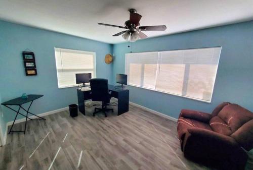 The Sea Scallop Minutes to Madeira Beach in Bay Pines, USA